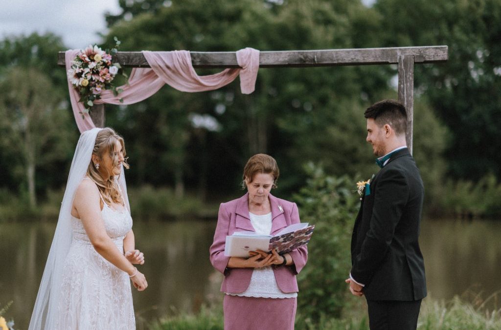 How To Write Your Own Wedding Vows (A Gentle Guide)
